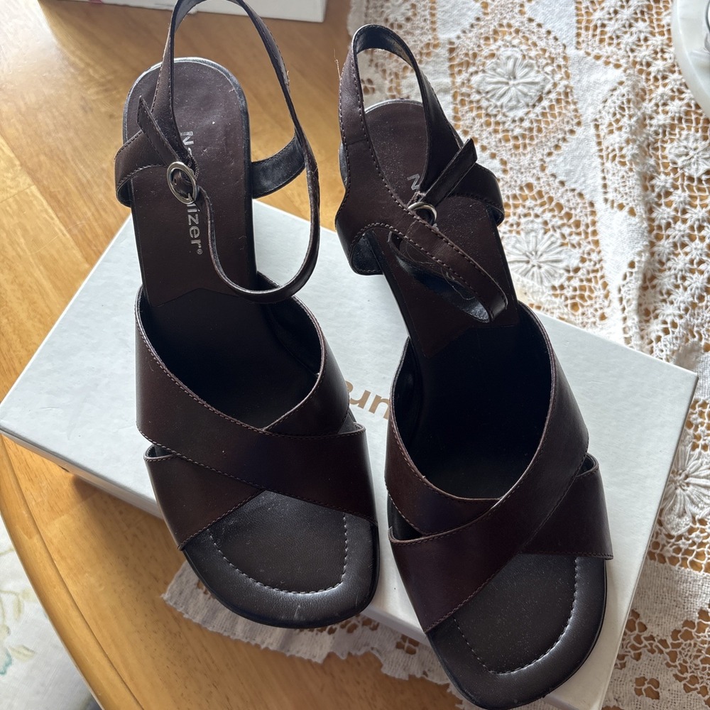 Naturalizer,Women's,Brown,Size 9 1/2 M Leather Sling Back Heels